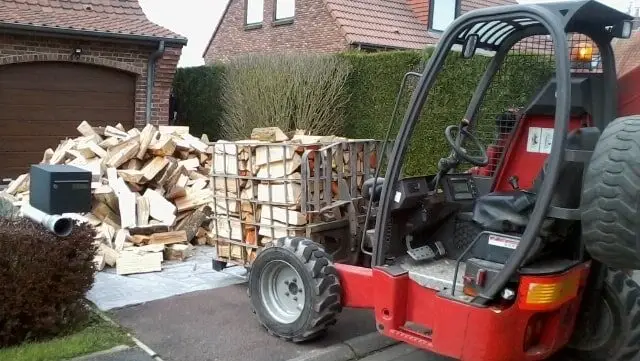 dechargement-buches-vrac-bois-e1740490865369